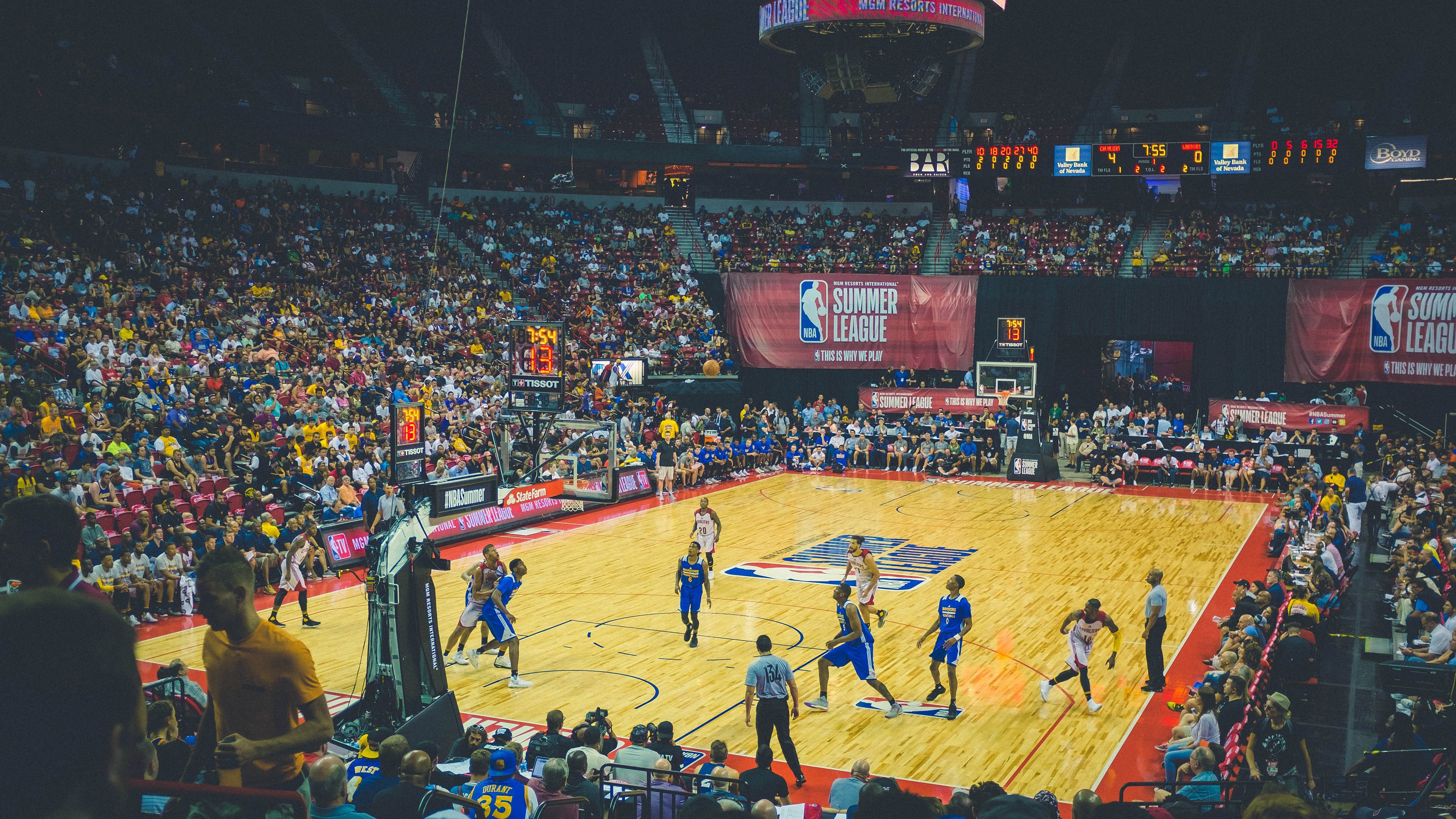 海外联赛对比引发热议国内篮球需加强节奏感，海外打球的中国篮球